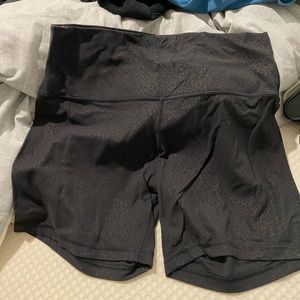 Black snake print Lululemon align 6 inch short size 12